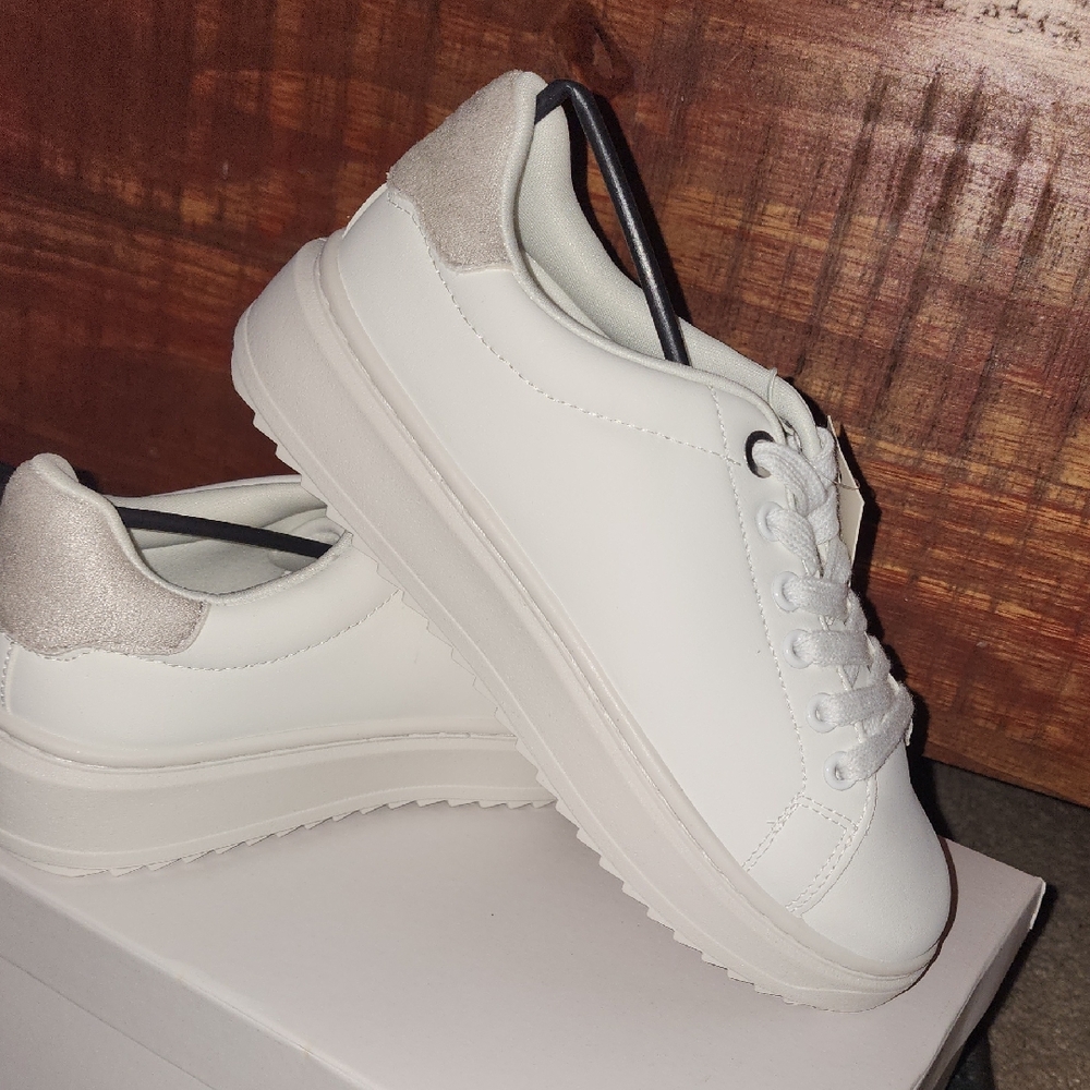 A New Day Women's Cream and Gray Sneakers